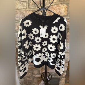 (NWT)Forever 21 Plus 1X Black White Floral Sweater Long Sleeve Cozy Knit
